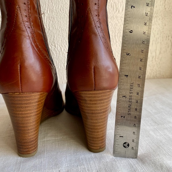Tommy Hilfiger cognac wedge booties with perforated brogue details Size 9.5 - Picture 7 of 12